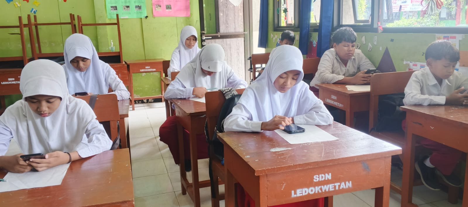 DARI RUANG KELAS KE KEDAULATAN DIGITAL: INTEGRASI KECERDASAN ARTIFISIAL BERBASIS KEARIFAN LOKAL UNTUK MEMBANGUN KEMANDIRIAN BELAJAR SISWA